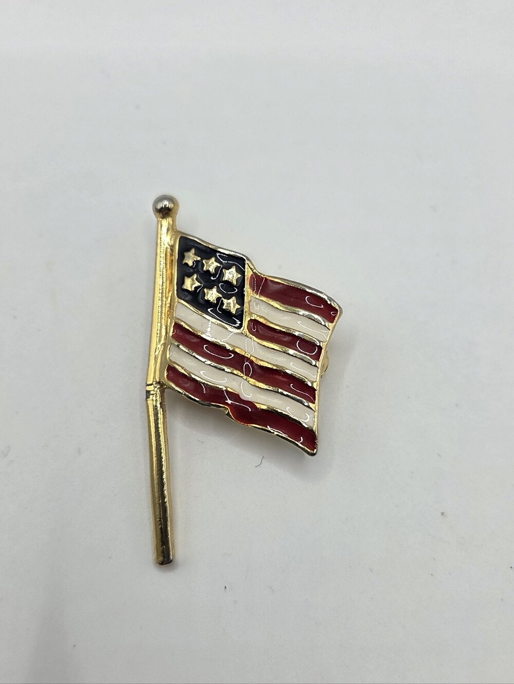 1484. Gold Tone American Flag Brooch Pin - Red, White & Blue